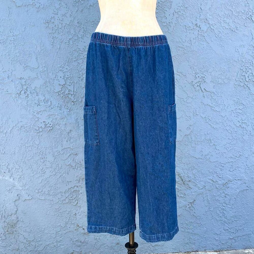 Denim Capri Pants NWT Size Medium cargoLaure